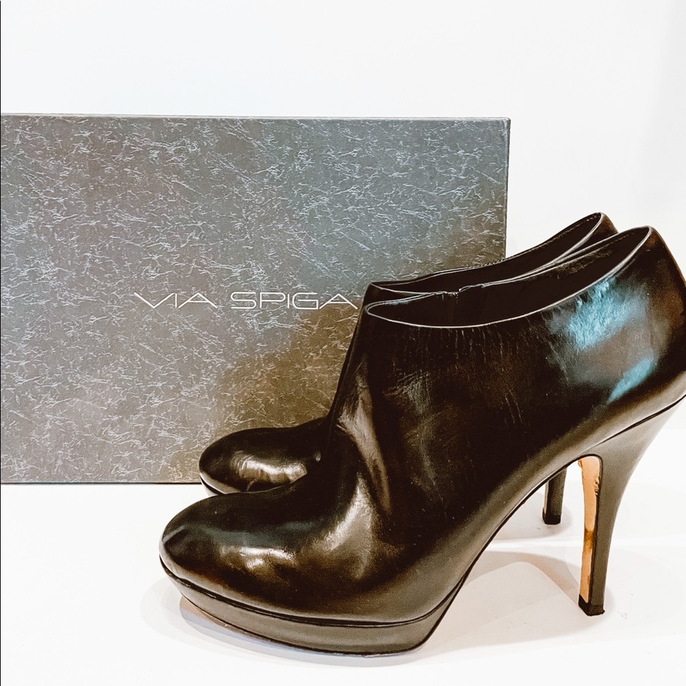 Black leather Via Spiga stiletto platform bootie